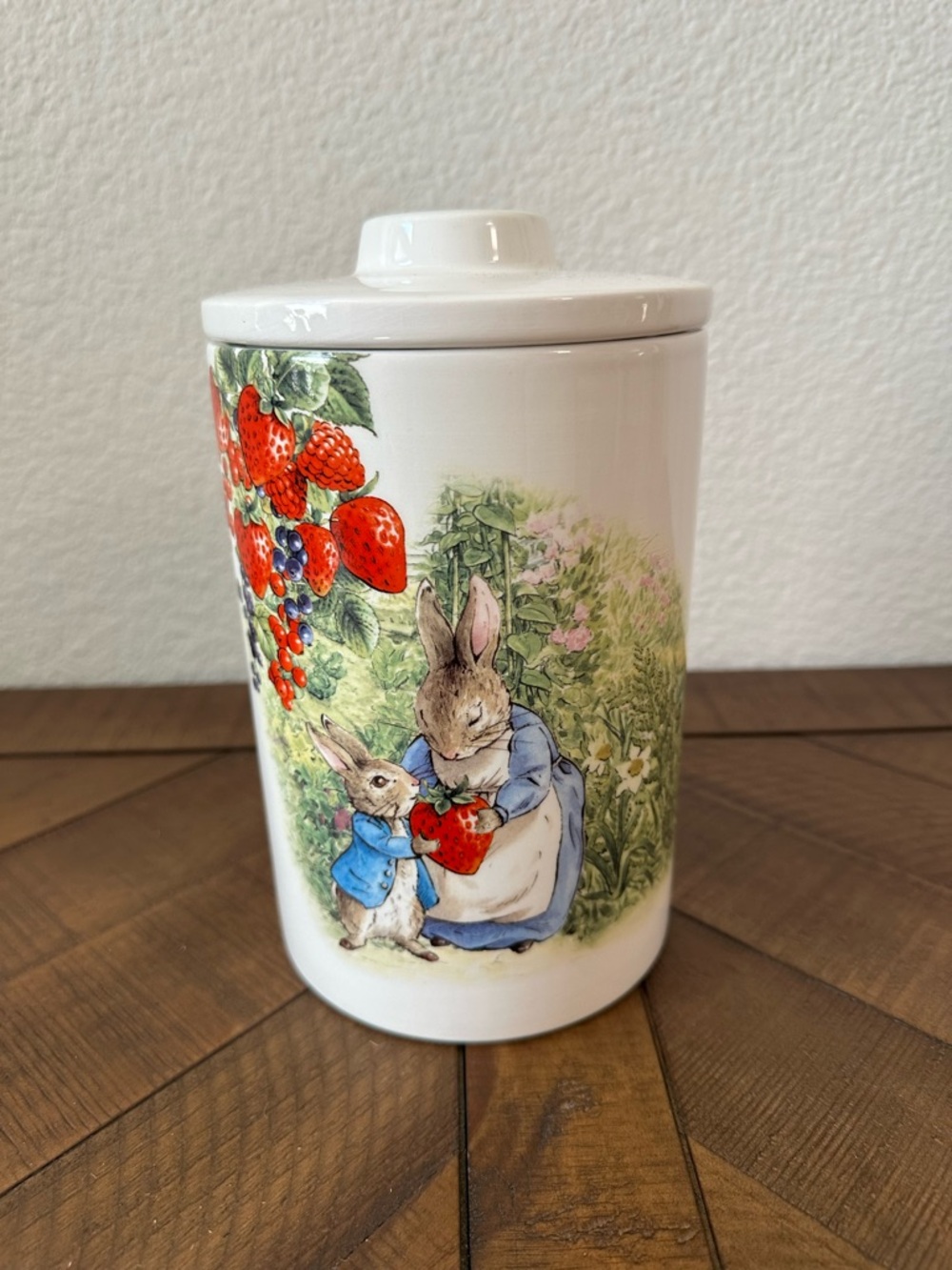 Ceramic Canister Jar Peter Rabbit Strawberry NEW